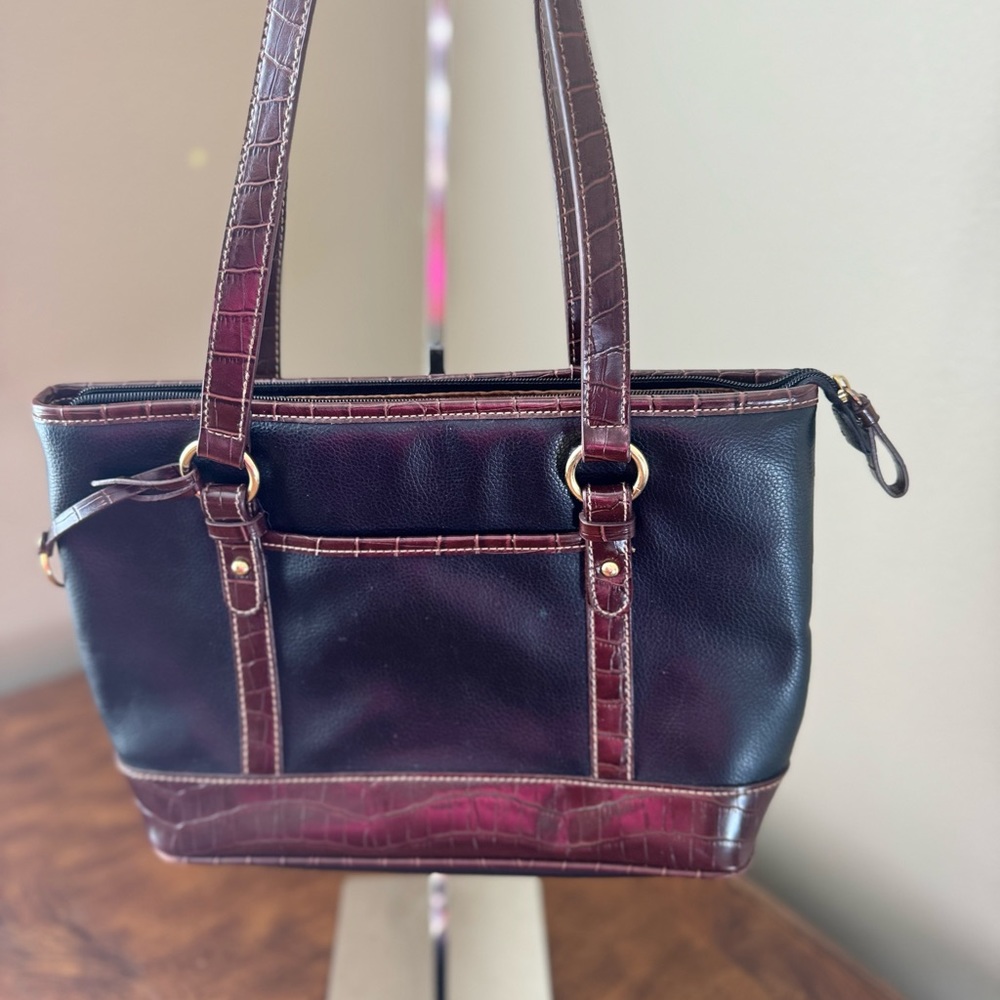 VINTAGE Carryland Faux Black Pebbled Leather Bag with Brown Croc Print Trim